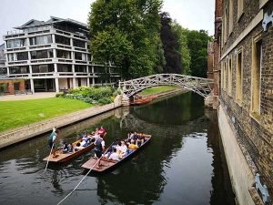 Oxbridge_Cambridge punting