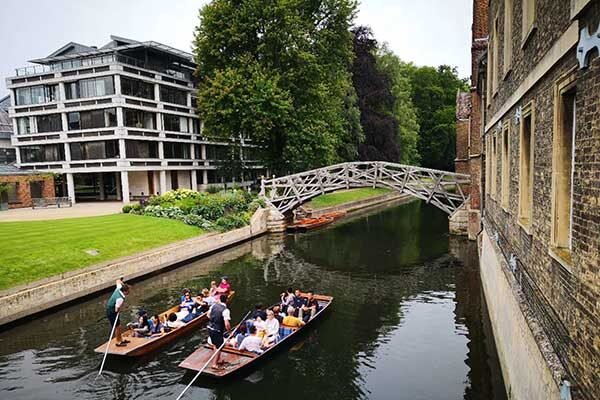 Oxbridge_Cambridge punting